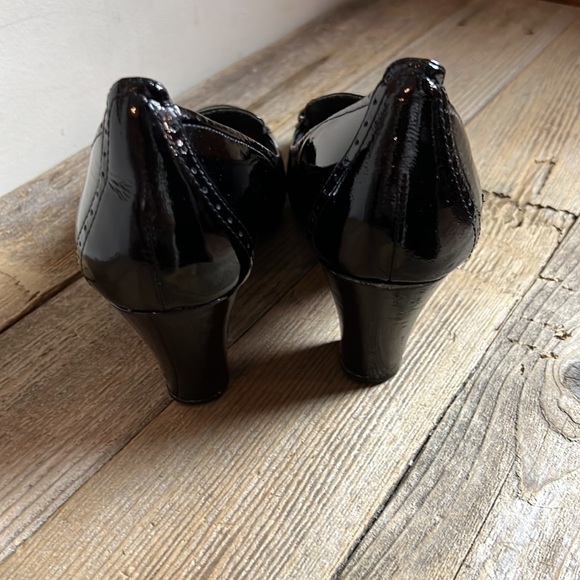 Clarks artesian black patent leather loafer style heels. Size 9.5. EUC - Picture 3 of 6